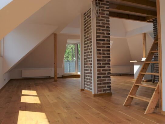 Außergewöhnliches 1-Zimmer Apartment mit Balkon in kleinem 3-Parteienhaus in Köln Brück.