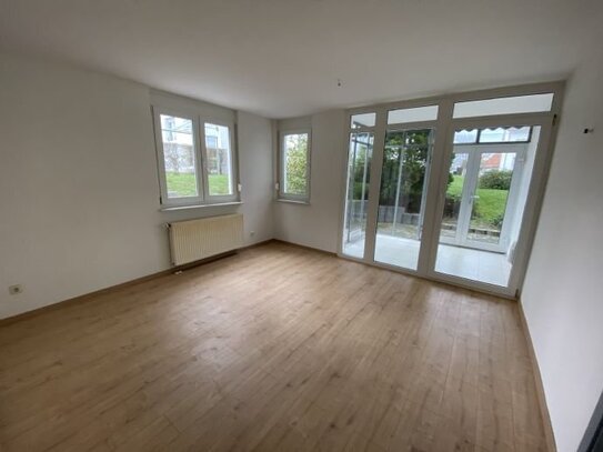 Gemütliche kleine 2 Zimmer Wohnung mit Wintergarten und Terrasse