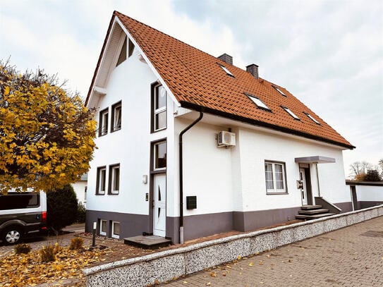 Wunderschönes Ein- bis Zweifamilienhaus mit separatem Eingang und Traumgarten