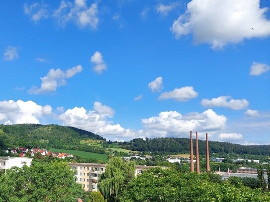 Modern sanierte 3-Raum-Wohnung mit verglasten Balkon