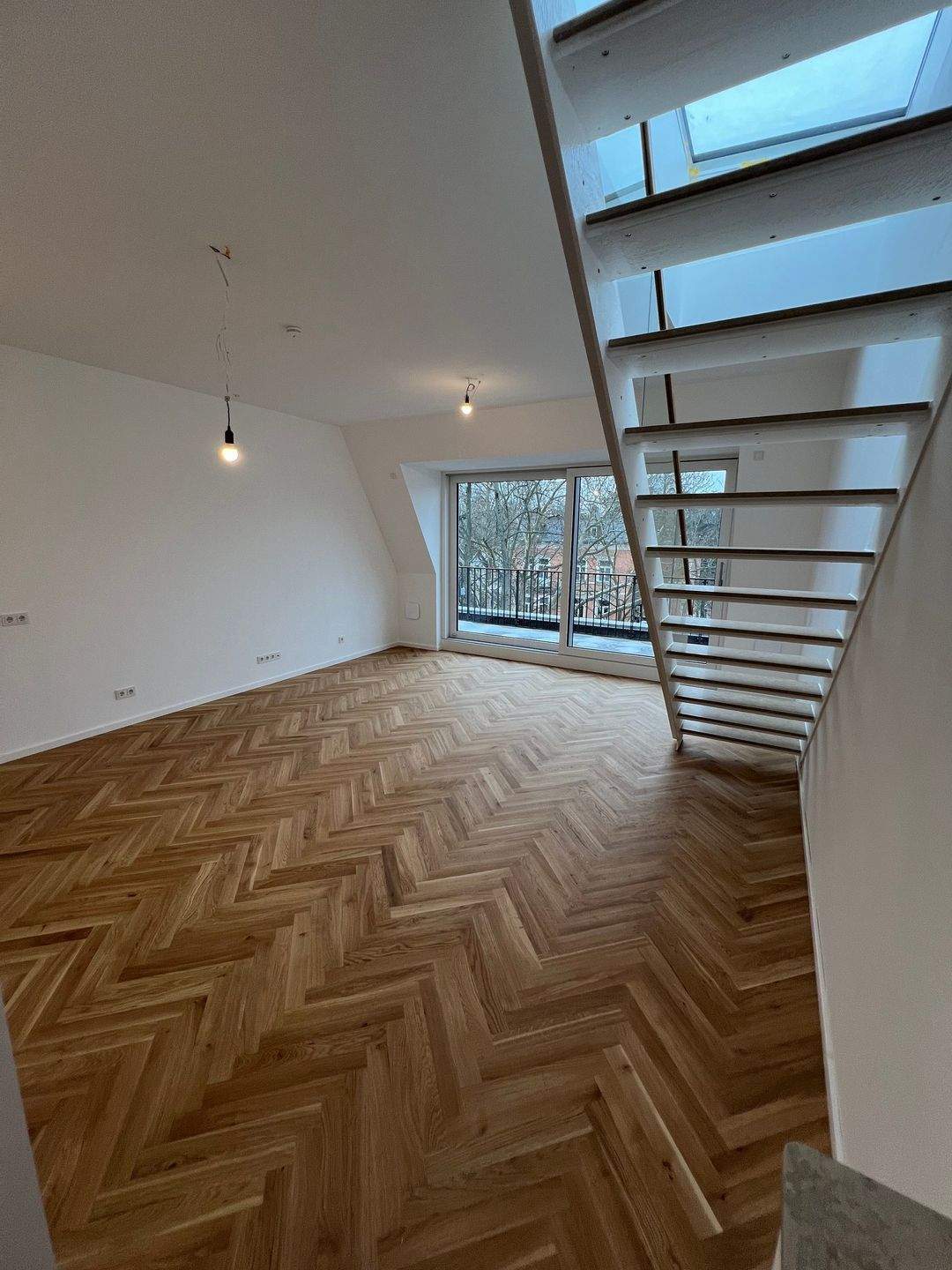 Erstbezug I Lichtdurchflutetes 3 Zi. Penthouse mit roof top & Terrasse, 2 Bäder, Fahrstuhl & Stp. - Photo 1