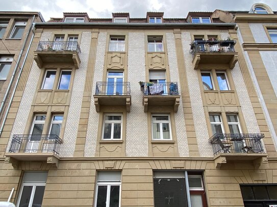 sanierte helle 3 Zi. Altbau Wohnung mit Balkon im 2.OG eines MFH mit 10 Wohnungen, ruhige Lage, Garage optional anmietb…