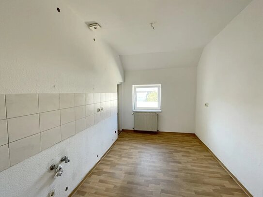 **Charmante Dachgeschosswohnung im Herzen von Halle – 4 Zimmer mit Blick über die Stadt**