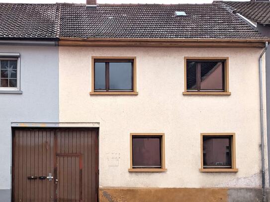 Sanierungsbedürftiges Haus mit großem Grundstück im Süden von Viernheim