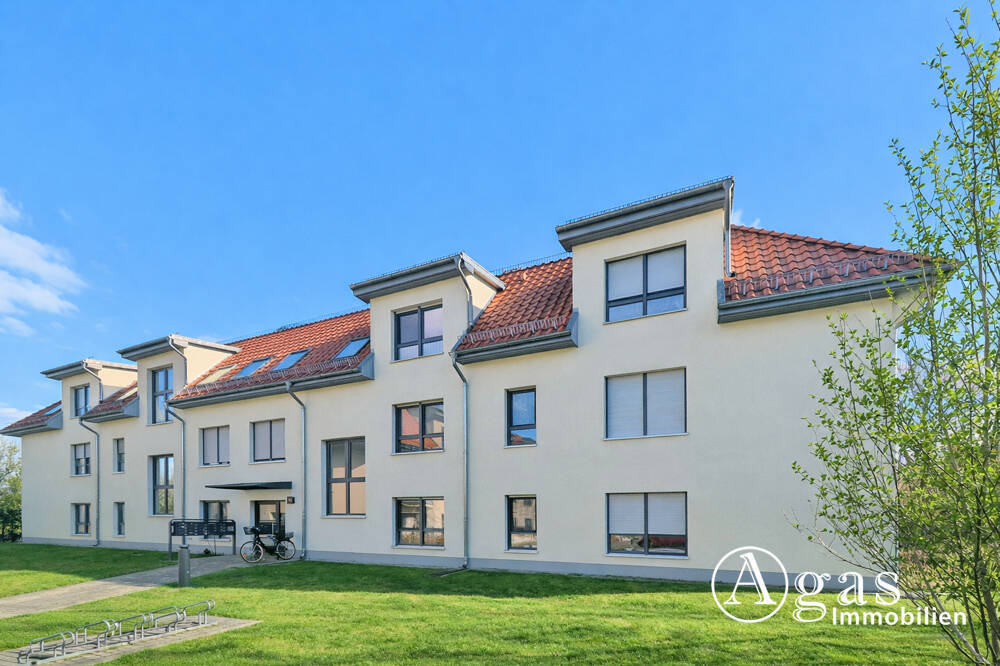 Helle 2-Zimmer-Dachgeschoss-Wohnung mit Wohnküche, Abstellkammer und Fahrstuhl - Photo 1