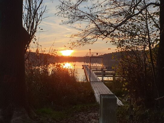 Schönes Holzhaus in Wassernähe incl. Bootsliegeplatz!