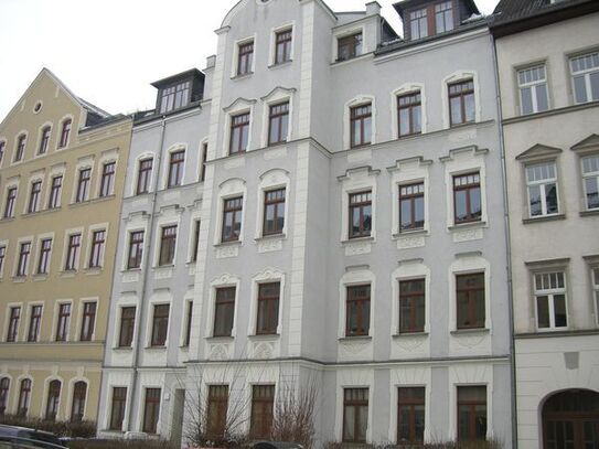 gut geschnittene 2-Raum-Wohnung mit Einbauküche und Balkon, ruhige Wohnstraße