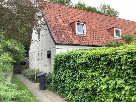 Frisch saniertes kleines Reihenhaus. Das Glück hat ein neues Zuhause !