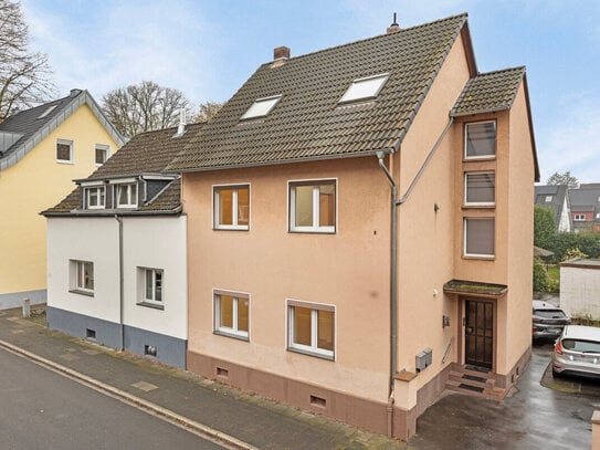 Grosses Zweifamilienhaus mit Garten in bester Lage von Hürth-Efferen