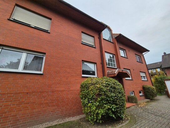 Geräumige Erdgeschosswohnung mit Terrasse und Garage in gepflegtem Mehrparteienhaus