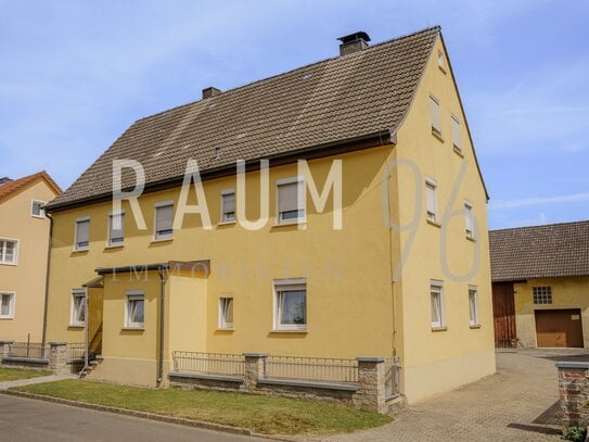 Charmantes Zweifamilienhaus mit großzügigem Grundstück & Scheune in Oberbrunn