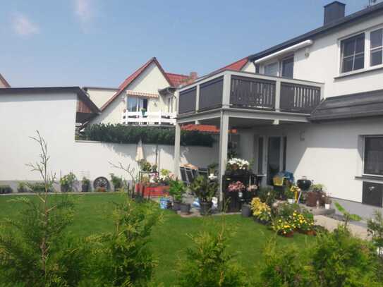 3 Raum Wohnung mit Garten, Kamin und Carport