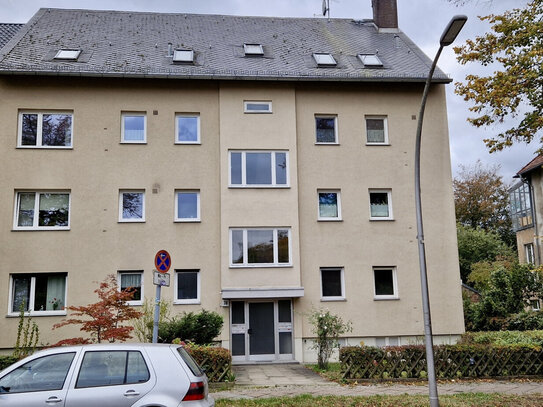 Schöne Zweizimmer Wohnung in Lichterfelde, Balkon und Garage - Rendite