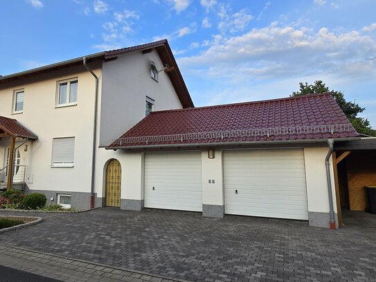 Helle 4-Zimmer-Wohnung mit Balkon in ruhiger Wohnlage, OG, inkl Stellplatz (Carport)