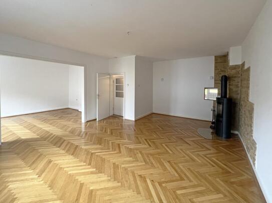 Kuschelig am Kaminofen! Wunderschöne 2½-R.-Whg. mit Dachterrasse & Stellplatz im Südviertel