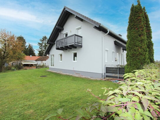 Einfamilienhaus mit großzügigem Garten + 1.350,- €/Monat Einnahmen für ELW und Photovoltaik!