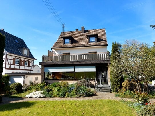 Helle 2-Zimmer-Wohnung mit Dachterrasse und Balkon in Hennef