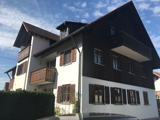 Helle, sonnige 3 ZKB-DG-Mietwohnung mit EBK und Südbalkon in ruhiger Lage in Türkheim-Irsingen zu vermieten