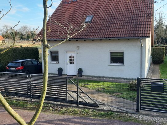 Einfamilienhaus mit Grundstück und Garage in Wallendorf