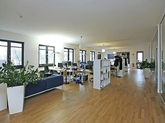 Modernes Büro-Loft in historischer Fabrik in Bahrenfeld