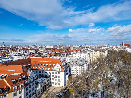 Edle 4-Zimmer-Wohnung in historischem Stadtpalais mit Philippe-Starck-Design