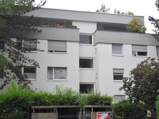 Großzügige 2-Zimmer-Erdgschosswohnung mit Stellplatz in absolut grüner Lage in Nürnberg-Großreuth