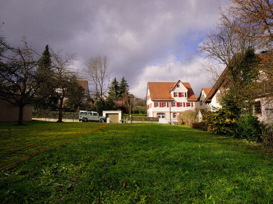 Attraktiver Bauplatz mit Baugenehmigung in ruhiger und dennoch zentraler Lage