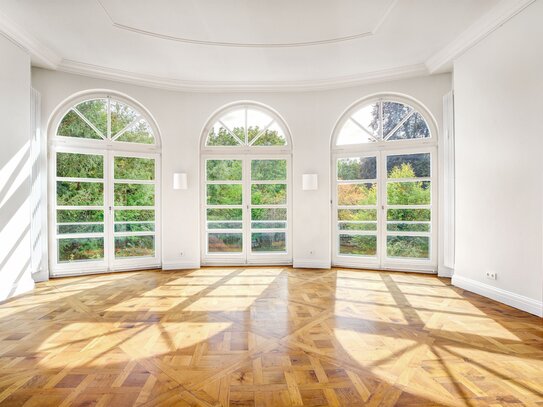 Herrschaftliche Wohnung mit traumhaftem Garten. In historischer Jugendstilvilla.