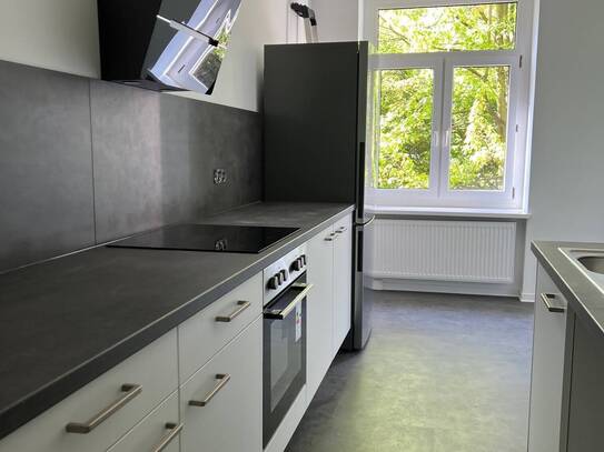 frisch renoviert I Balkon I Tageslichtbad mit Wanne I Einbauküche