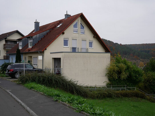 großzügiges Einfamilienhaus-DHH mit Garage und Garten in Südwestausrichtung