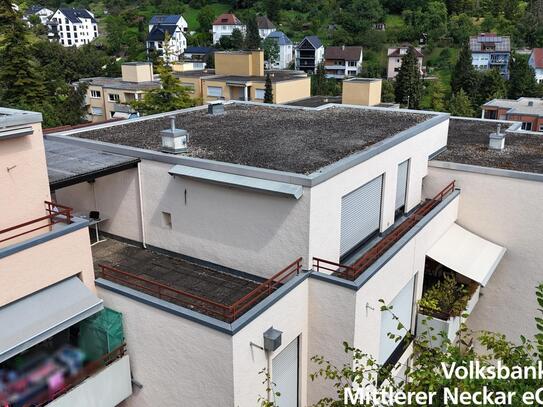 Hübsche 2-Zimmer-Wohnung mit großer Dachterrasse gesucht? Hier ist sie!