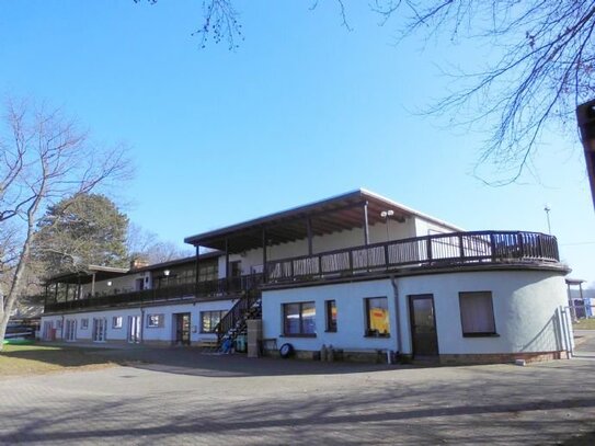 Wassergrundstück mit Hotelrestaurant