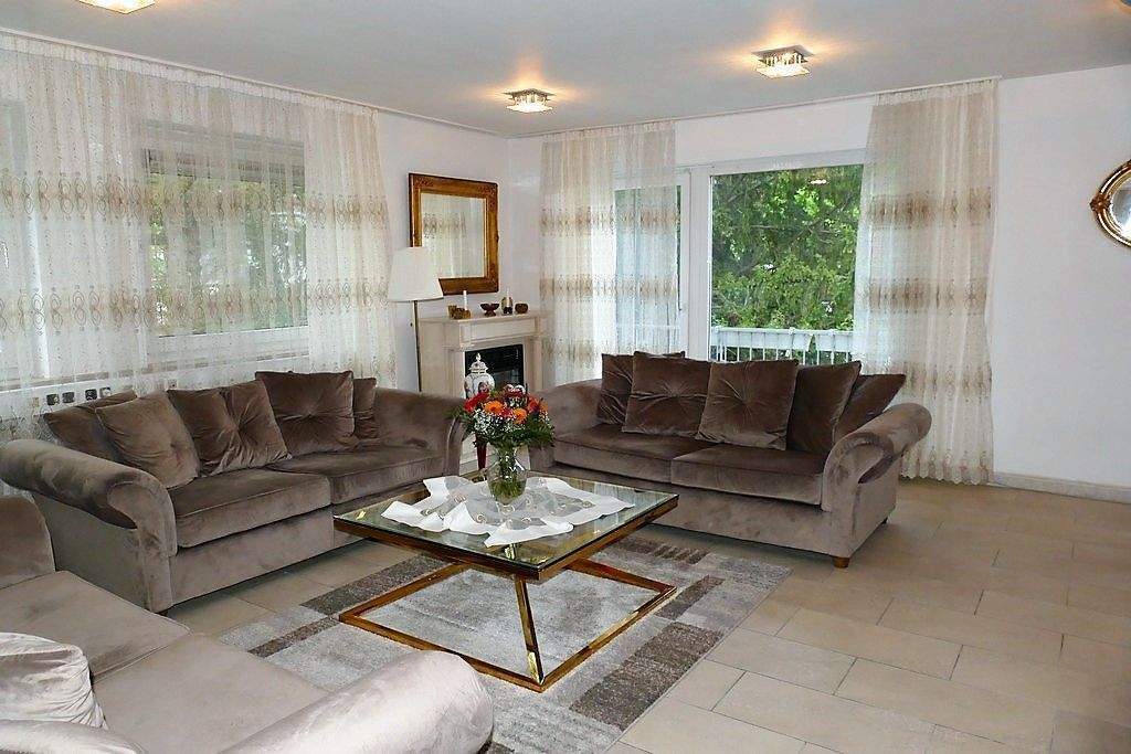 Eine Wohnung wie ein Haus! Großzügiger Bungalow über 2 Ebenen mit 2 Stellplätzen in Bergerhausen