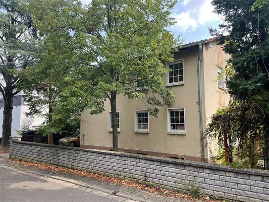 EFH mit XXL Garage, Garten in ruhiger Lage (Sackgasse) modernisierungsbedürftig.