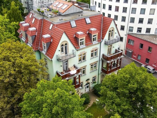 Elegantes Altbauflair zwischen Uni-Viertel + Innenstadt! Sanierte 4-Raum-ETW in Jugendstil-Villa!