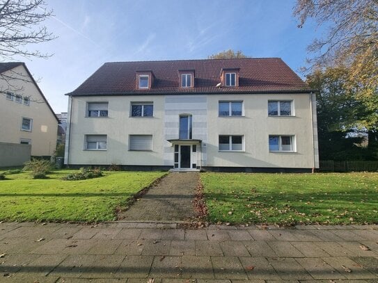 DACHGESCHOSSWOHNUNG MIT AUSBAUPOTENTIAL - LOGGIA - GARTEN