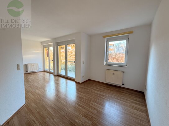 Hochwertige 1-Raum Wohnung mit EBK + Balkon in Südausrichtung + PKW-Stellplatz in Langewiesen