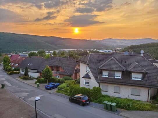 Provisionsfrei! 110m² helle 4,5 Zimmer Wohnung mit Balkon und Stellplatz in Sundern zu vermieten