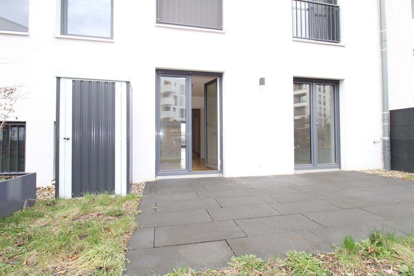 Eigenheimcharakter - Schicke 3-RW mit eigener Terrasse + EBK und mehr!