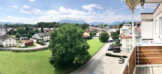 Sehr schöne 3-Zi.-Whg. mit Ostbalkon, zentral in Freilassing, herrlicher Berg- u. Weitblick.