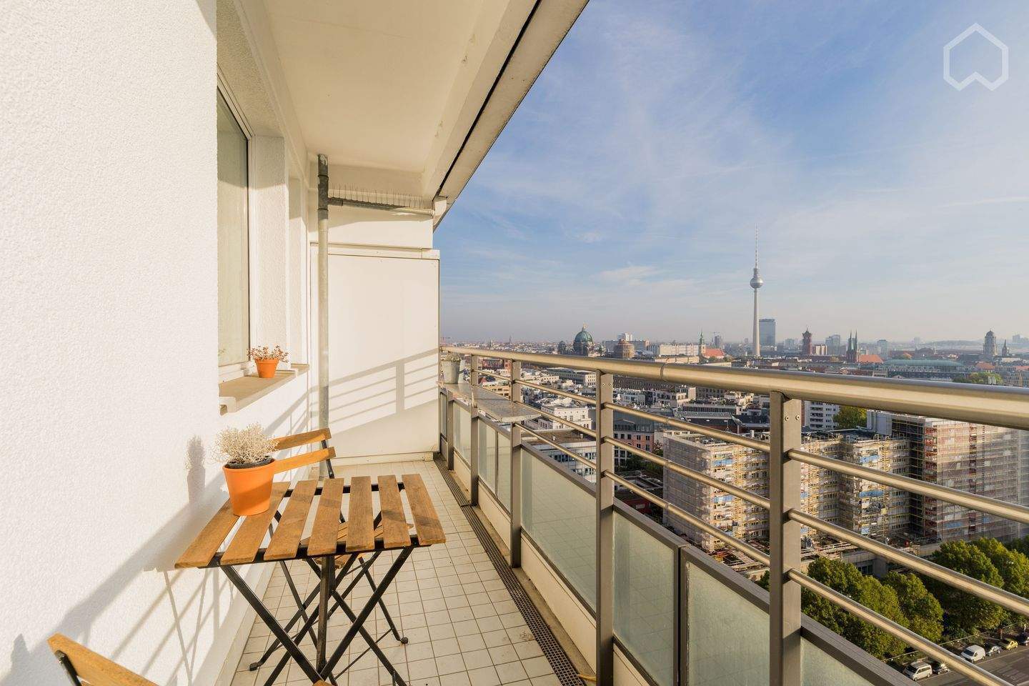 Lichtdurchflutetes modernes Penthouse am Gendarmenmarkt im 21. Stock - Photo 1