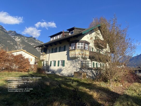 Garmisch: Großzügiges, älteres Landhaus auf großem Grundstück in sonniger Wohnlage