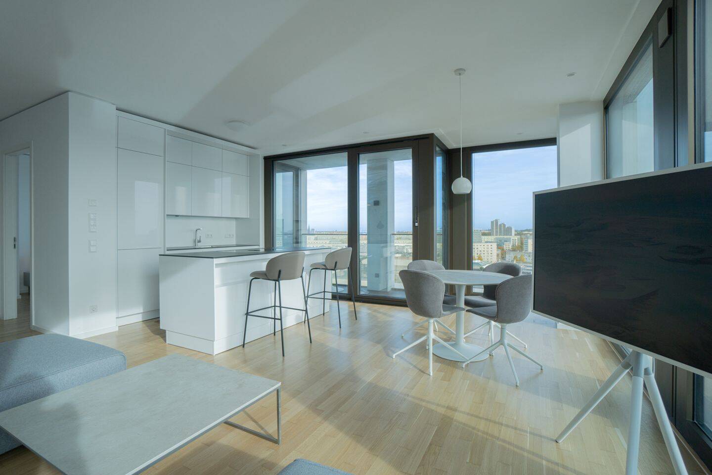 Exklusiv möblierte 3-Zimmer-Designwohnung im Grandaire mit Balkon und Weitblick - Photo 1