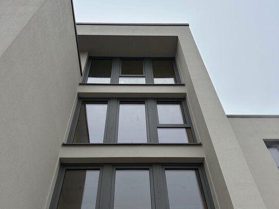 Sehr schöne Dreizimmerwohnung im klimafreundlichen Neubau inkl. Balkon und 2 Außenstellplätze