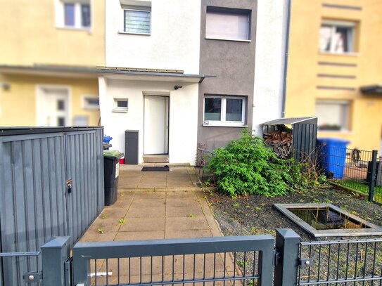 Saniertes Reihenhaus mit Garten, Kamin und Balkon in Bestlage - Nähe U-Bahn-Station am Hasenbuck in 90461 Nürnberg