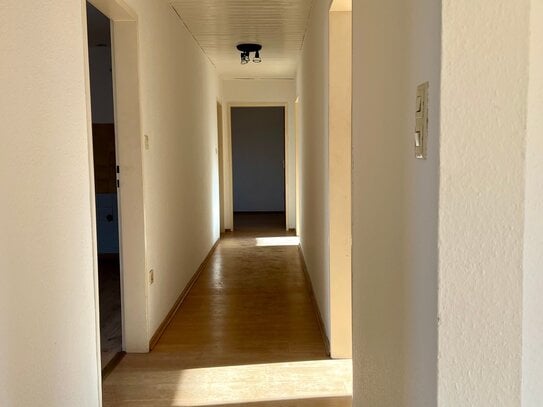 +++ WUNDERSCHÖNE NEU RENOVIERTE 5-ZIMMER-WOHNUNG IN WEIHERHOF +++