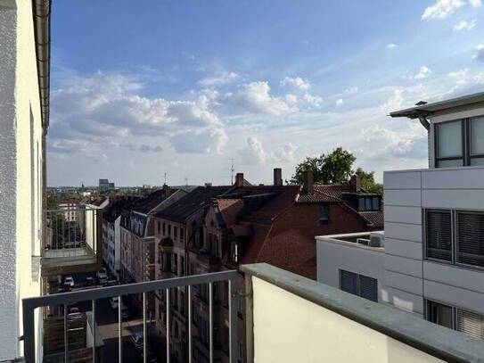 Top Lage in Nürnberg - 4-Zimmer-Wohnung mit Balkon, Aufzug und EBK