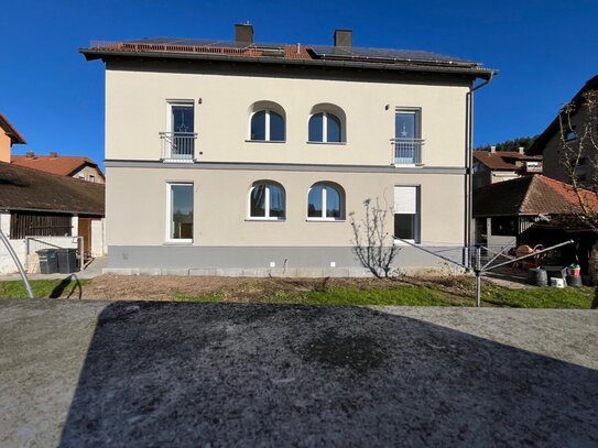 Auerbach - Kernsanierte Erdgeschosswohnung mit großen Gartenteil, in ruhiger Lage