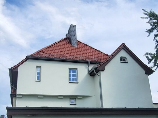 geräumige 1 Raumwohnung im Erdgeschoss, großes Bad mit Wanne+Dusche