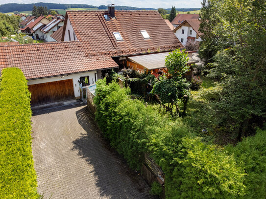 Geräumiges Wohnhaus mit 3 Wohneinheiten in Markt Wald!